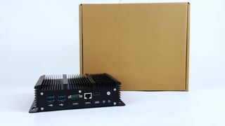Bộ định tuyến mềm Bộ xử lý Intel Core i5 8279U 6 LAN 1 RS232 COM 1 RJ45 COM